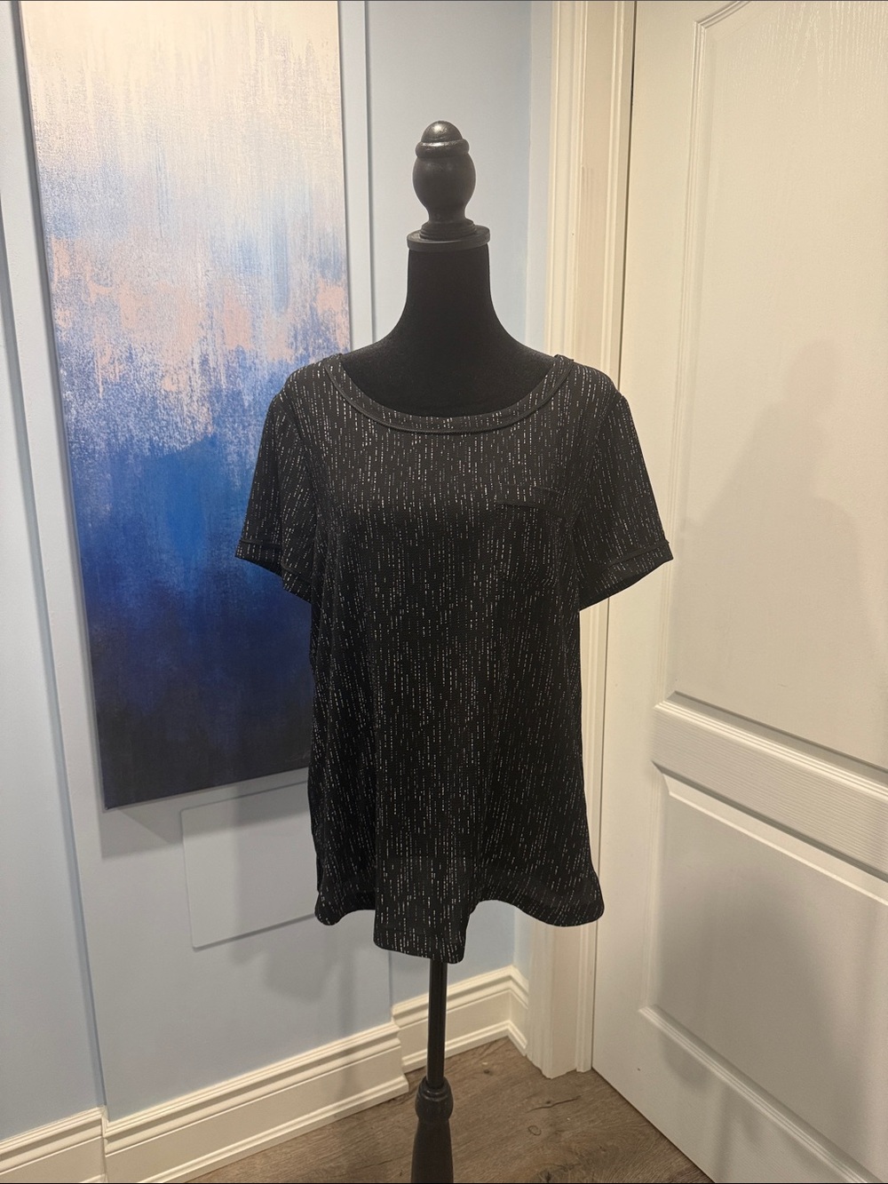 Buy 2 for 20$✌🏻 RW&CO. Black Short-Sleeve Shimmer Knit Tee - Picture 1 of 7